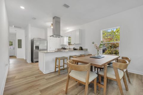 Tiny photo for 822 Tucker Street, Tallahassee, FL 32310 (MLS # 398167)