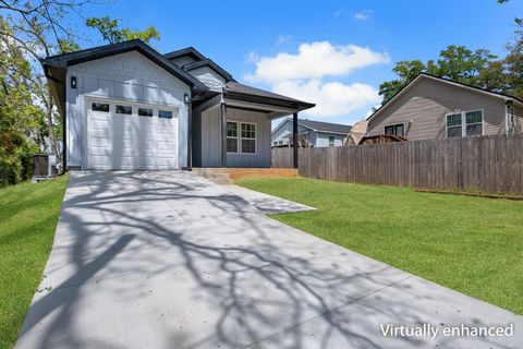 Tiny photo for 822 Tucker Street, Tallahassee, FL 32310 (MLS # 398167)