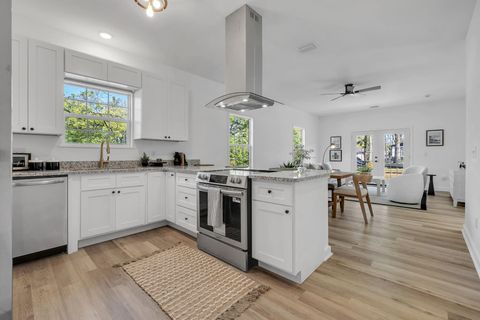 Tiny photo for 822 Tucker Street, Tallahassee, FL 32310 (MLS # 398167)