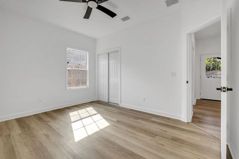 Tiny photo for 822 Tucker Street, Tallahassee, FL 32310 (MLS # 398167)