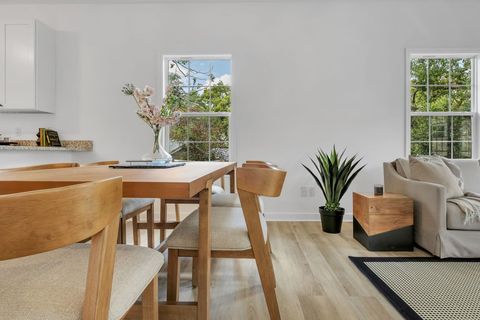 Tiny photo for 822 Tucker Street, Tallahassee, FL 32310 (MLS # 398167)