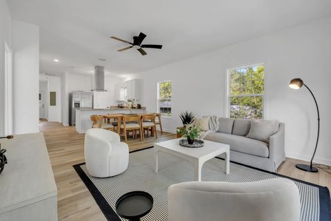 Tiny photo for 822 Tucker Street, Tallahassee, FL 32310 (MLS # 398167)