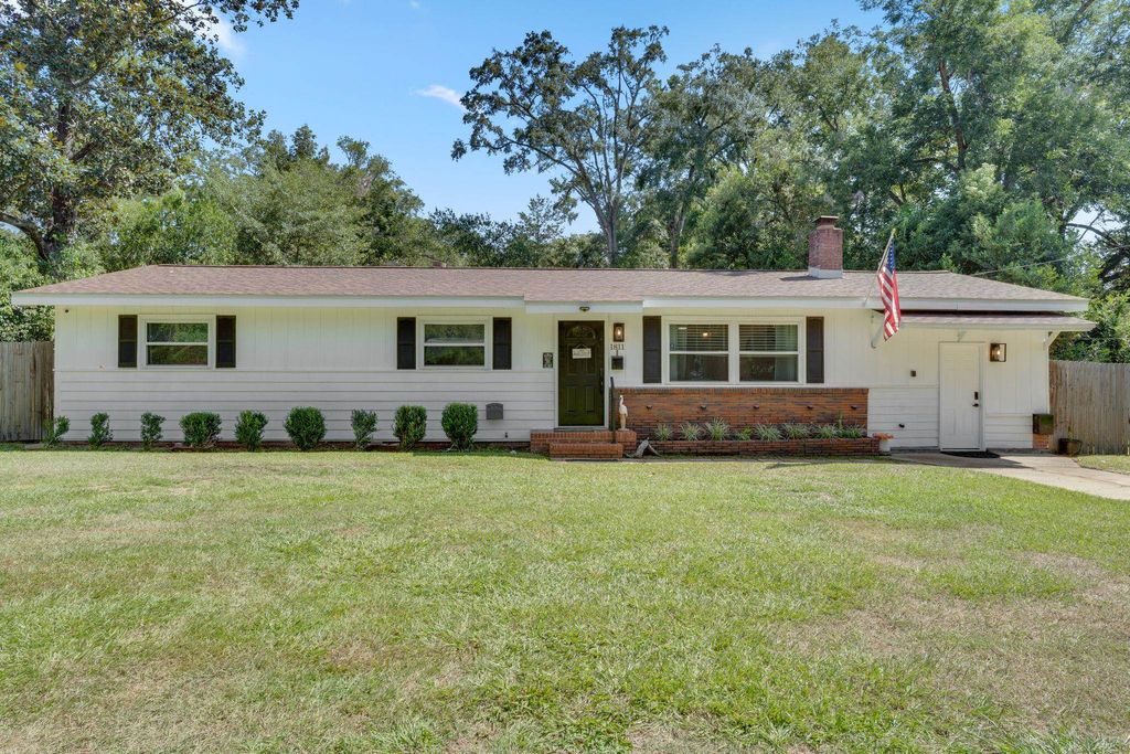 Photo of 1811 Fairlane Road, Tallahassee, FL 32303 (MLS # 391264)