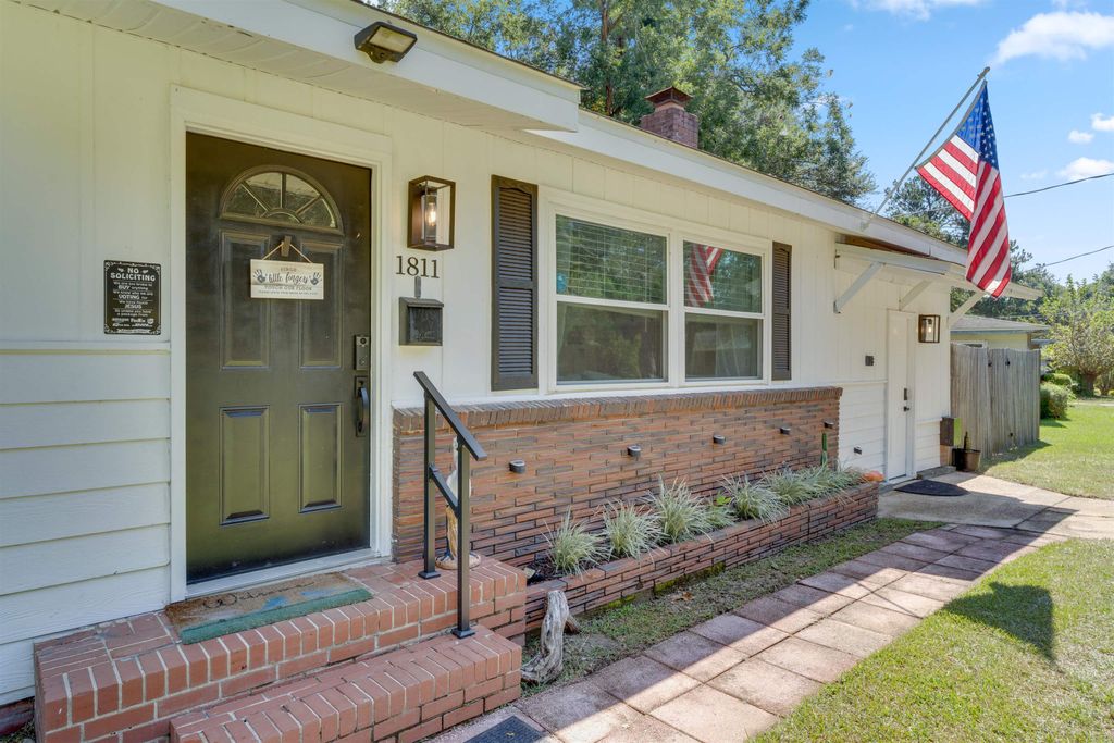 Photo of 1811 Fairlane Road, Tallahassee, FL 32303 (MLS # 391264)