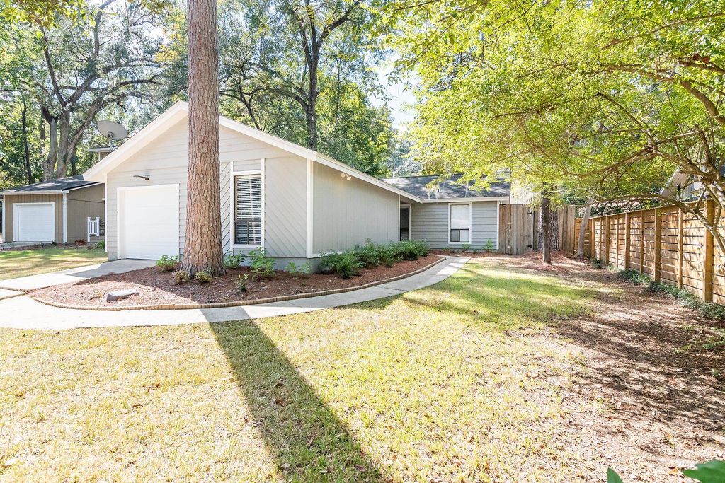 Photo of 2959 Bay Shore Drive, Tallahassee, FL 32309 (MLS # 392536)