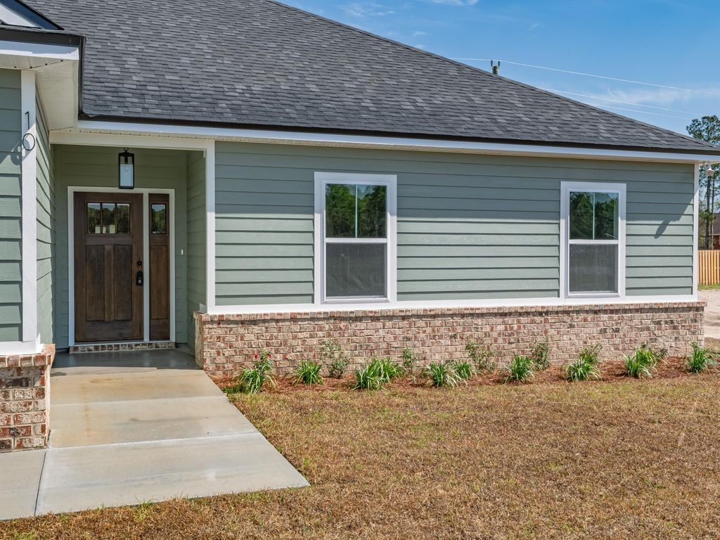 Photo of 10 Divine Loop, Crawfordville, FL 32327 (MLS # 399098)