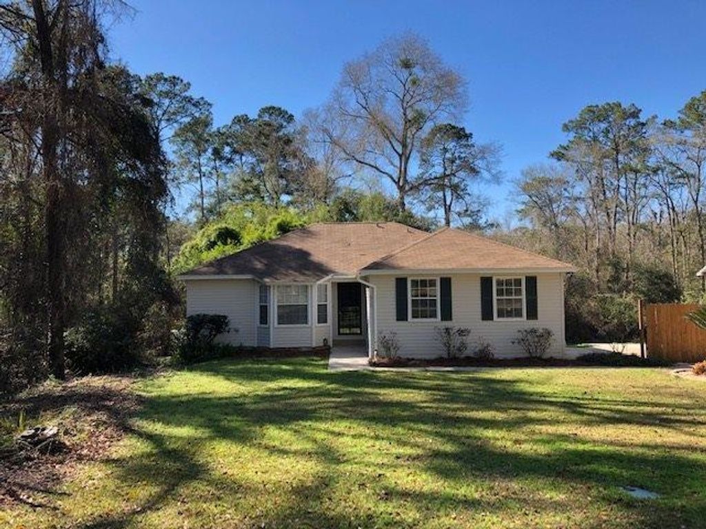 Photo of 8736 Minnow Creek Drive, Tallahassee, FL 32312 (MLS # 395945)
