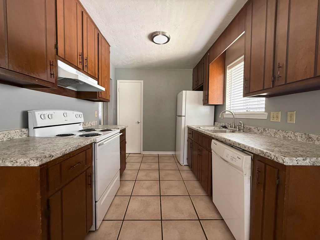 Photo of 1412 Ramble Brook #D, Tallahassee, FL 32301 (MLS # 397936)