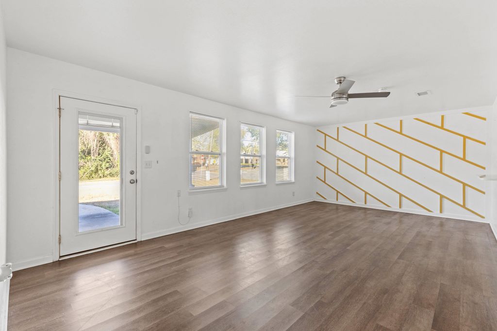 Photo of 1903 W King Street, Quincy, FL 32351 (MLS # 395149)