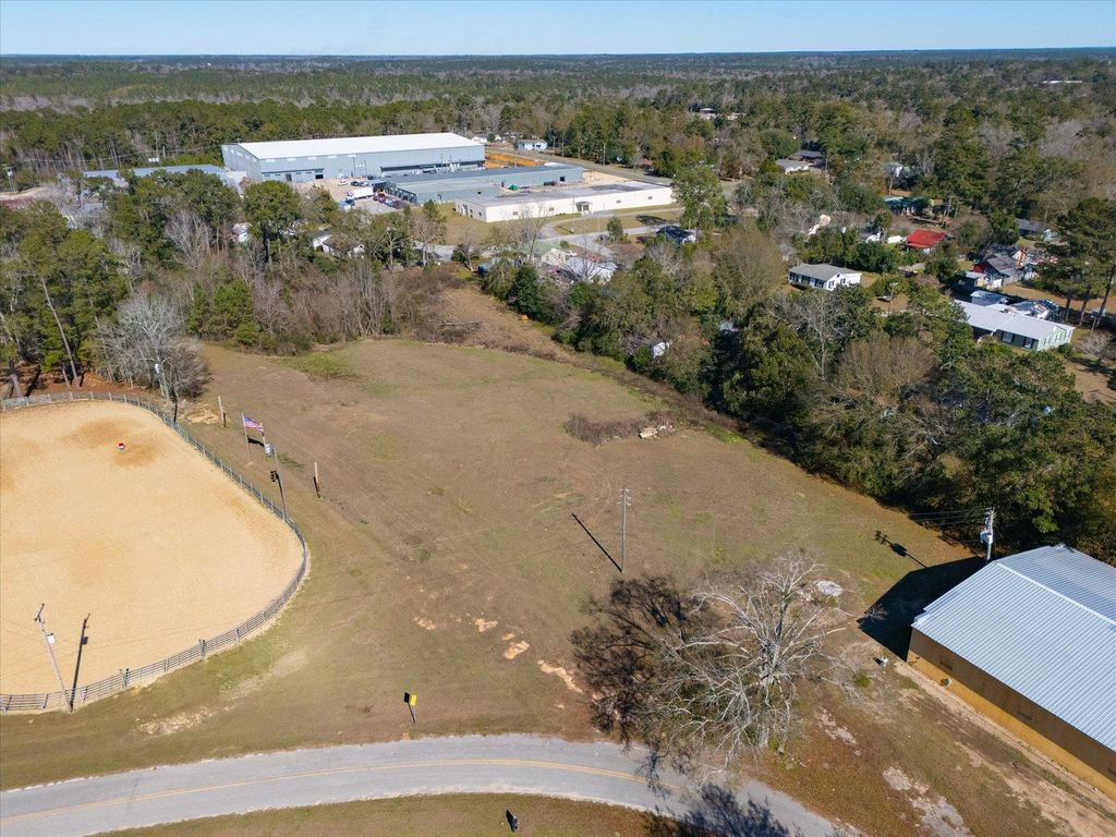 Photo of 2042 W Jefferson Street, Quincy, FL 32351 (MLS # 396114)