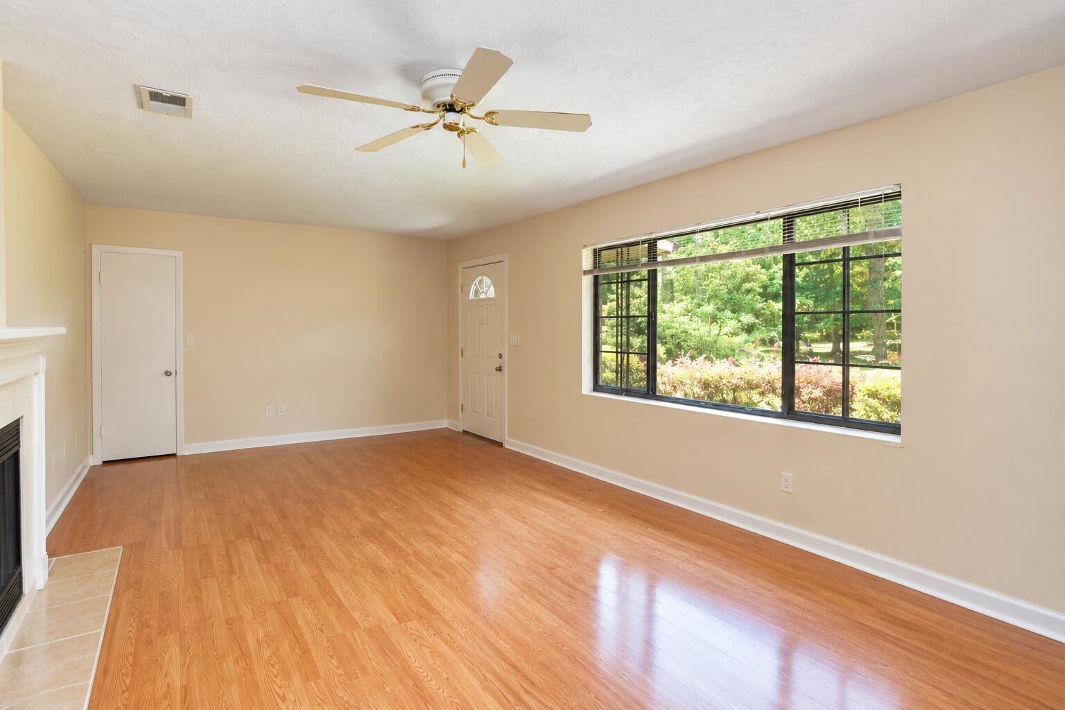 1813 High Road