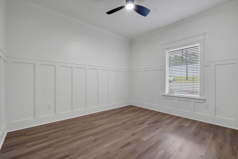 Tiny photo for 1725 NE Capital Circle #205, Tallahassee, FL 32308 (MLS # 397418)