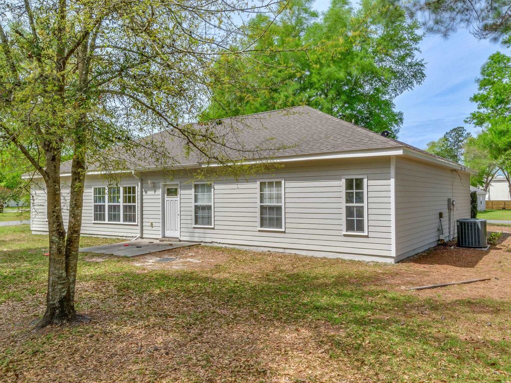 Photo of 47 Amy Lane, Crawfordville, FL (MLS # 392462)