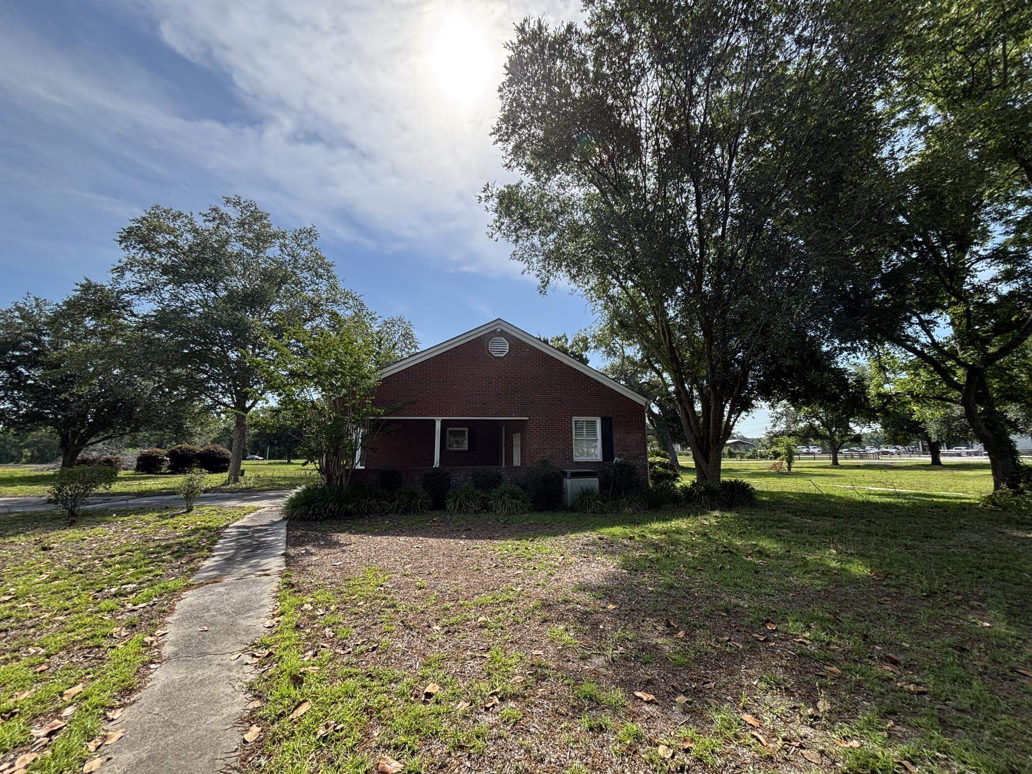 855 NE Delphinium Drive