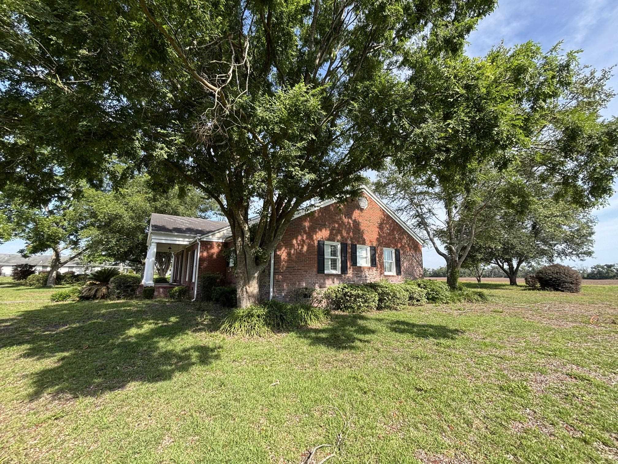 855 NE Delphinium Drive