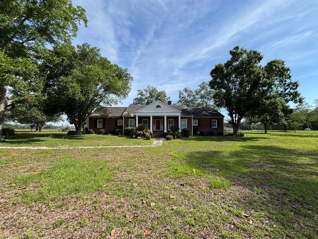 Photo of 855 NE Delphinium Drive, Lee, FL 32340 (MLS # 400265)