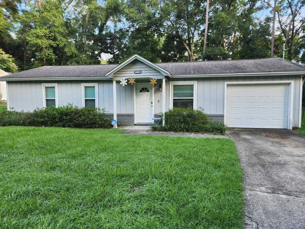 Photo of 5803 Jodphur Ct Ct, Tallahassee, FL 32303 (MLS # 391537)
