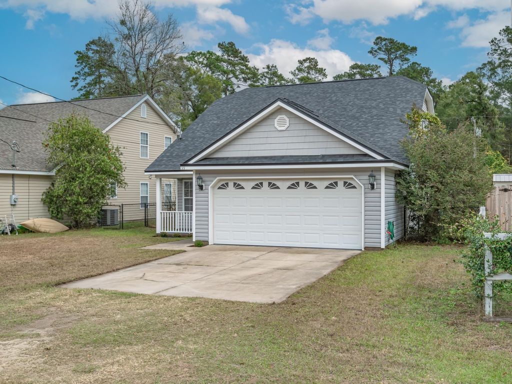 Photo of 99 Cochise Street, Crawfordville, FL 32327 (MLS # 393924)