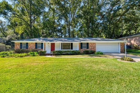 Photo of 1425 Woodgate Way, Tallahassee, FL 32308 (MLS # 391219)