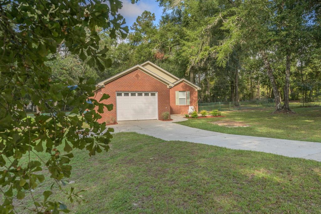 Photo of 8 Birch Court, Crawfordville, FL 32327 (MLS # 391647)
