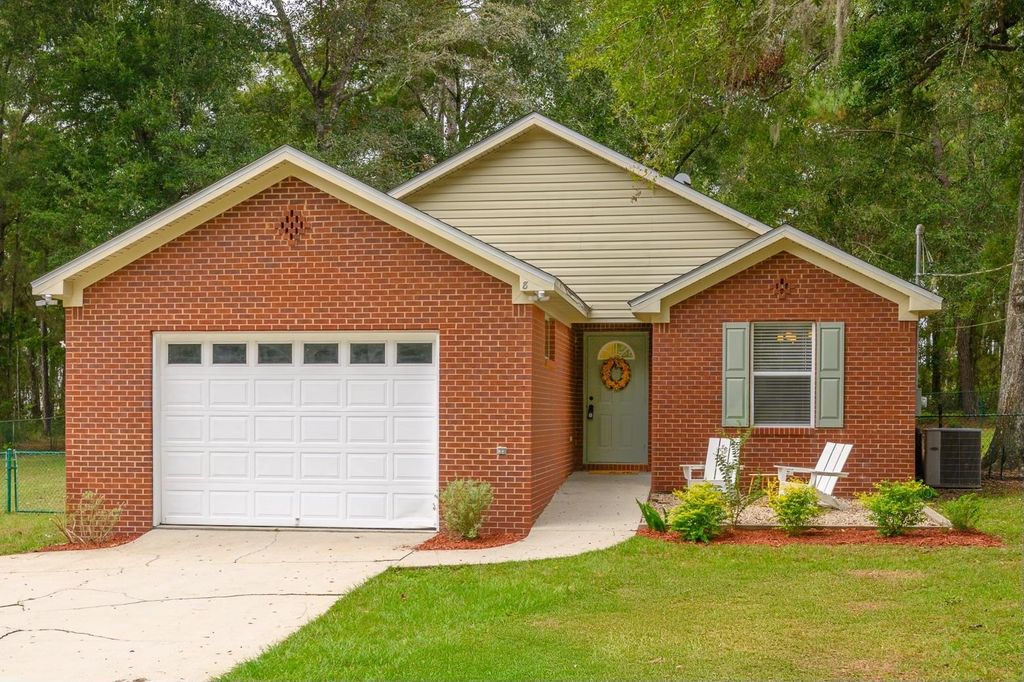Photo of 8 Birch Court, Crawfordville, FL 32327 (MLS # 391647)