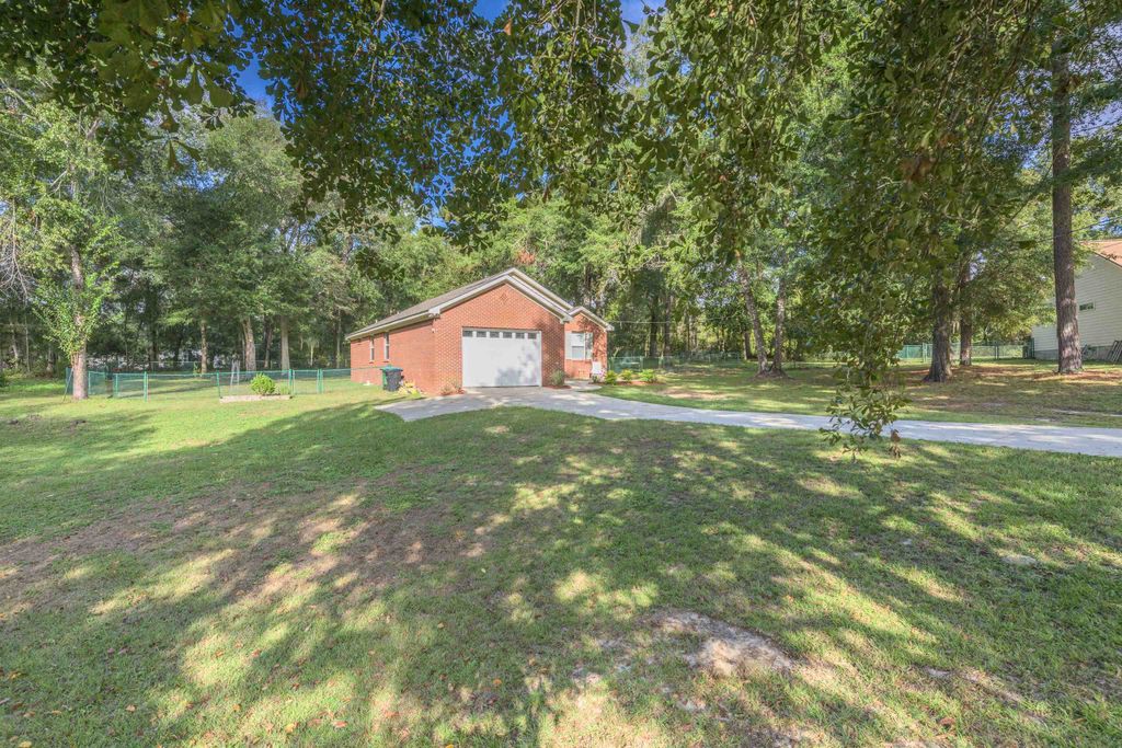 Photo of 8 Birch Court, Crawfordville, FL 32327 (MLS # 391647)