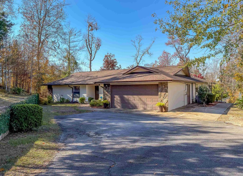 Photo of 5091 Lake Bluff Circle, Marianna, FL 32446 (MLS # 394210)