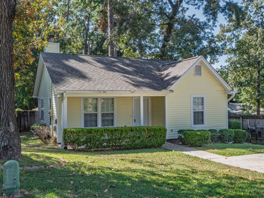 Photo of 1657 Springwood Drive, Tallahassee, FL 32308 (MLS # 393221)