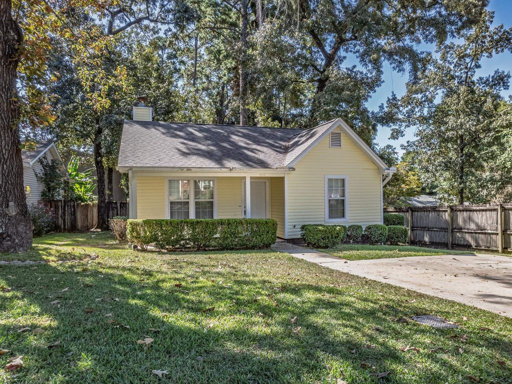 Photo of 1657 Springwood Drive, Tallahassee, FL 32308 (MLS # 393221)