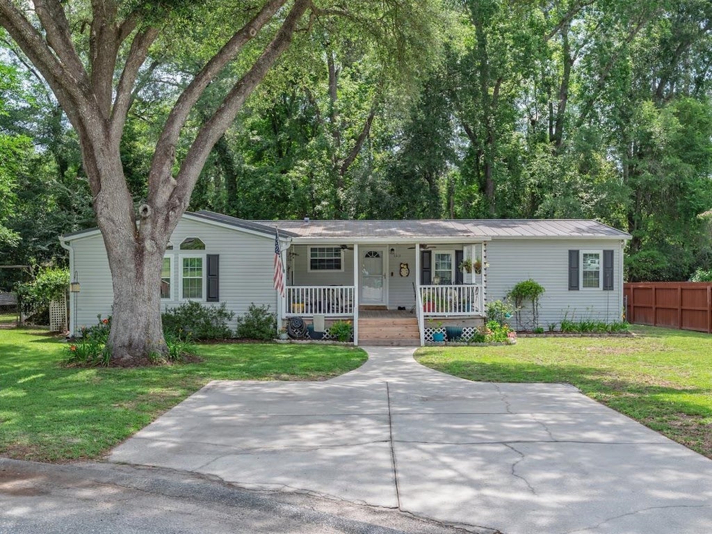 Photo of 1317 Tree Circle, Tallahassee, FL 32304 (MLS # 402113)