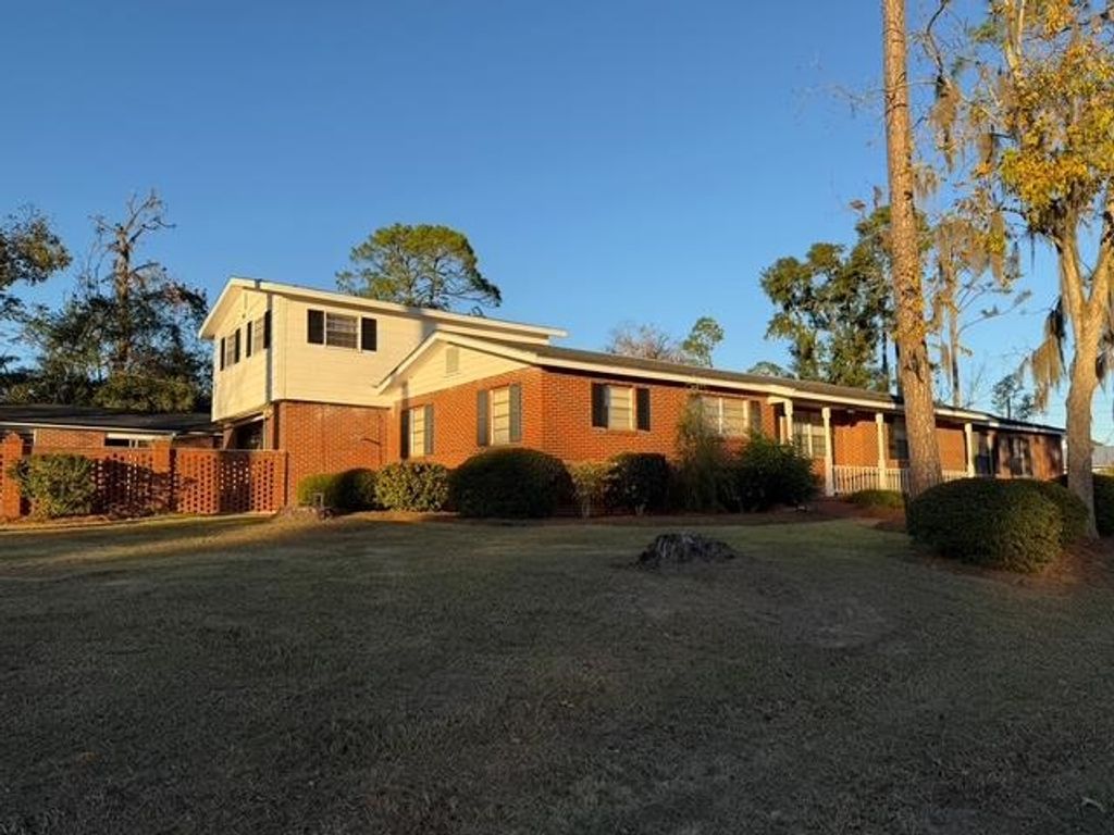 Photo of 277 SE WOODLAWN Street, Madison, FL 32340 (MLS # 394122)