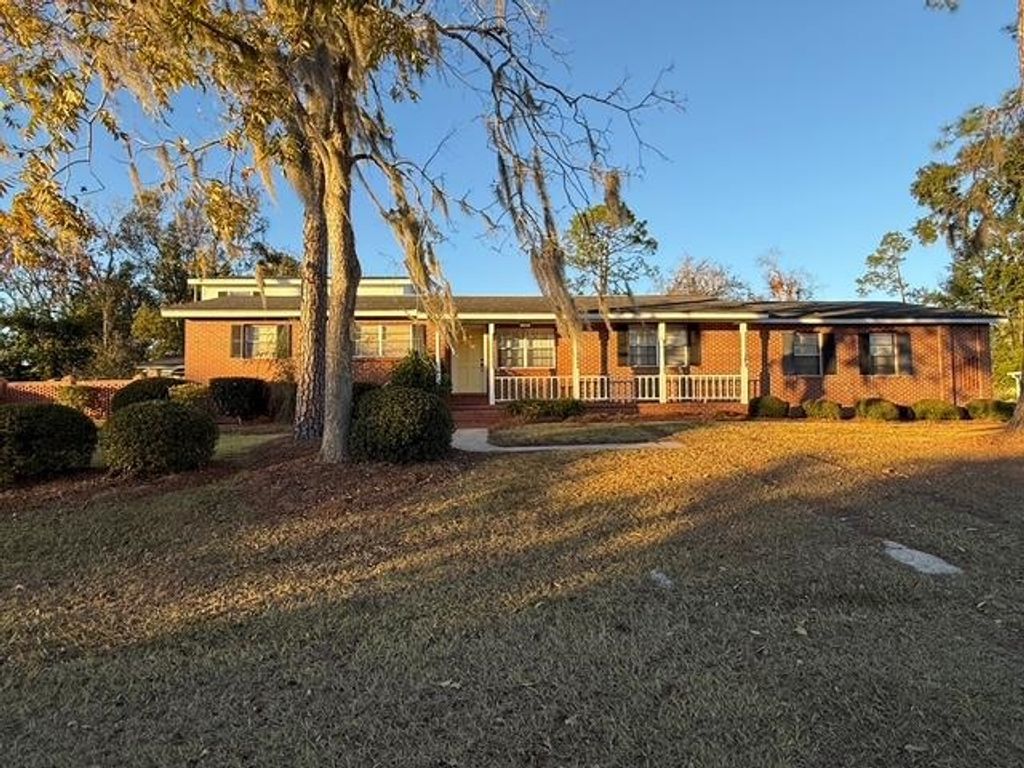 Photo of 277 SE WOODLAWN Street, Madison, FL 32340 (MLS # 394122)