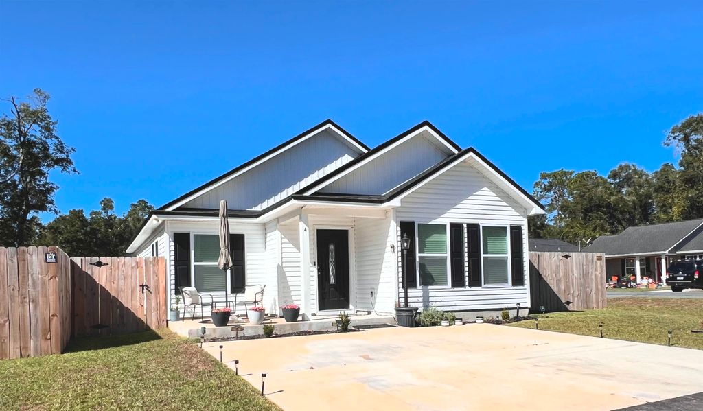Photo of 4 Dustin Lane, Crawfordville, FL 32327 (MLS # 392098)
