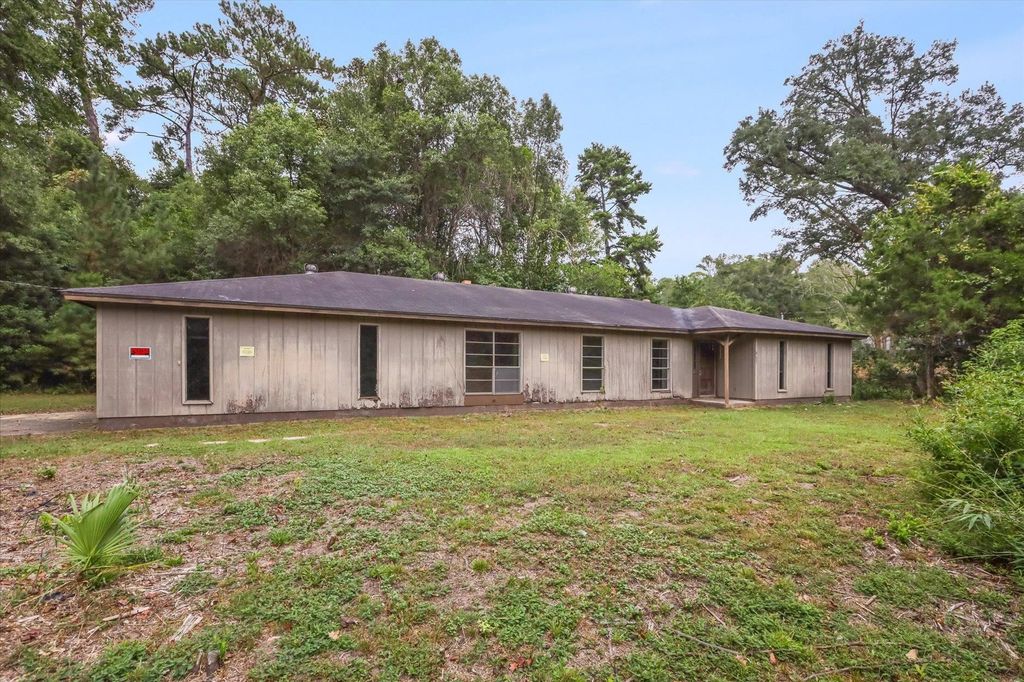 Photo of 422 Waverly Road, Tallahassee, FL 32312 (MLS # 391933)