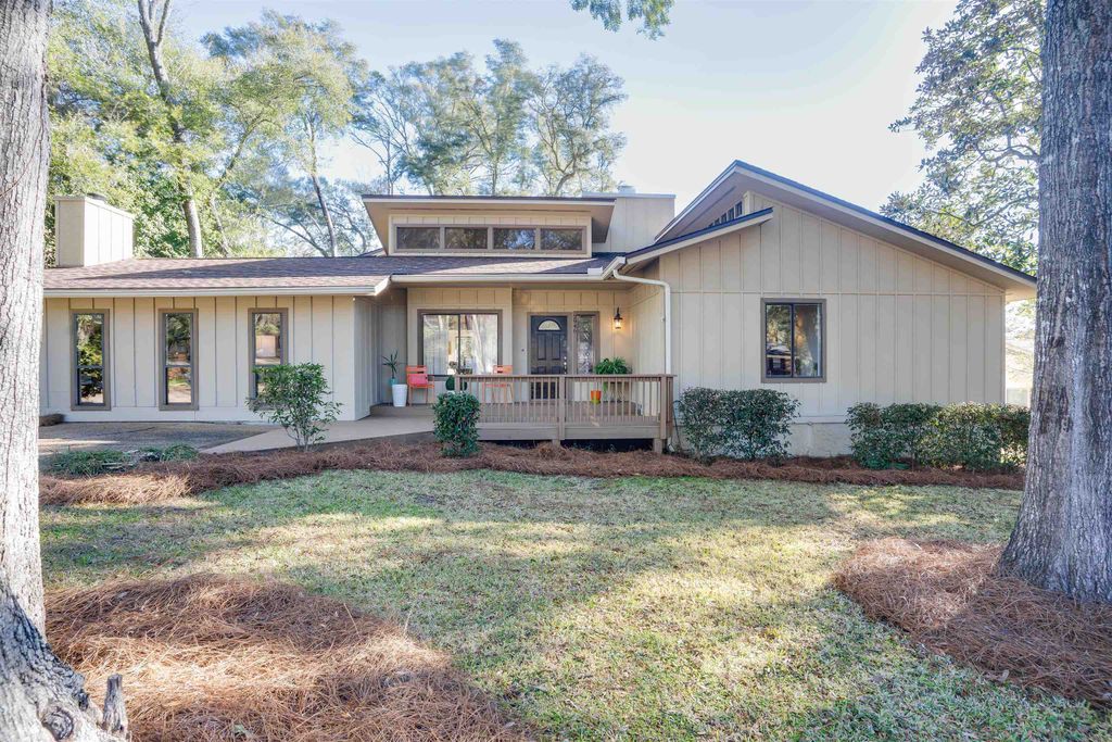 Photo of 2946 Foxcroft Drive, Tallahassee, FL 32309 (MLS # 395961)