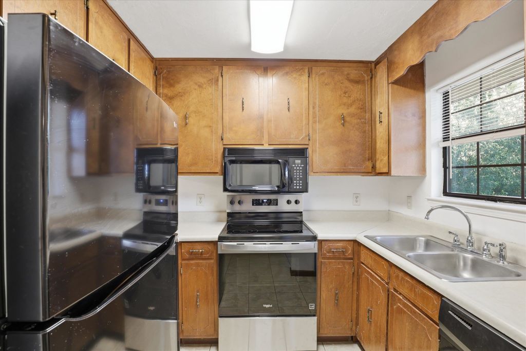 Photo of 1108 Greentree Court #M, Tallahassee, FL 32304 (MLS # 399701)