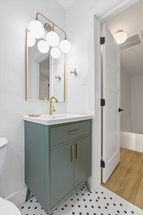 Tiny photo for 421 E JENNINGS Street, Tallahassee, FL 32301 (MLS # 393022)