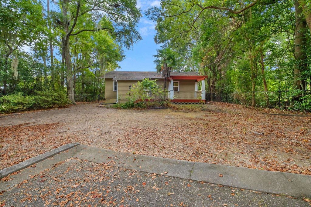 Photo of 1320 Cherry Laurel Street, Tallahassee, FL 32308 (MLS # 391666)