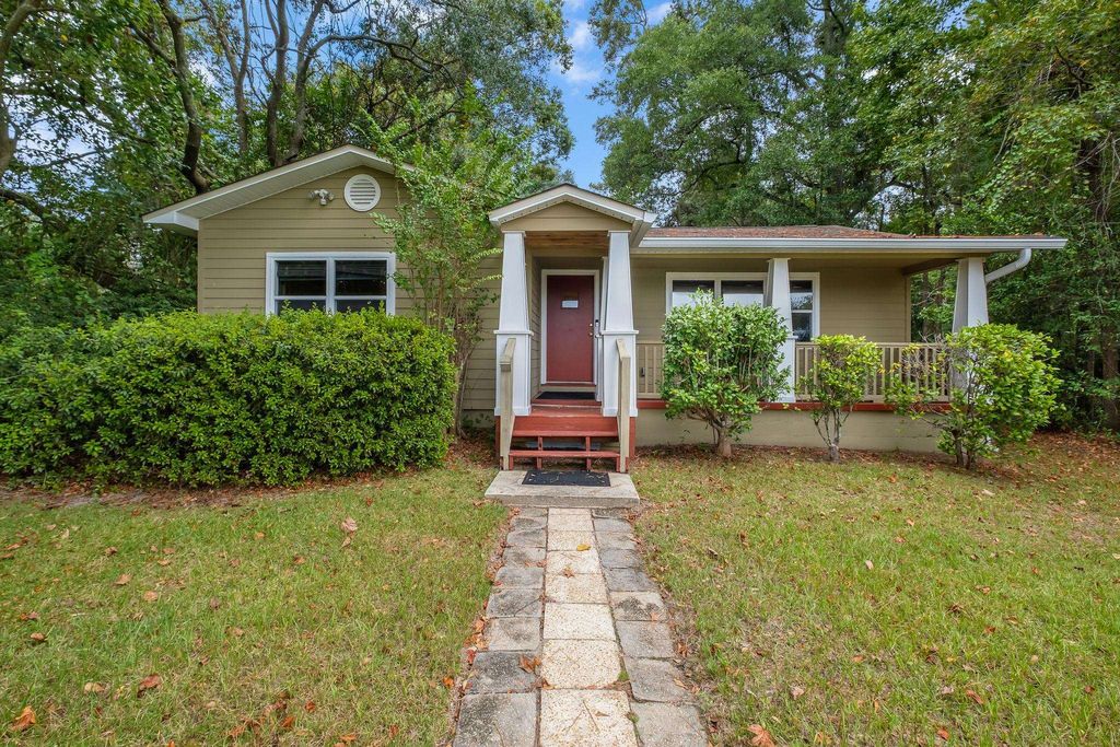 Photo of 1320 Cherry Laurel Street, Tallahassee, FL 32308 (MLS # 391666)