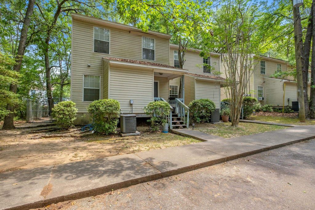 Photo of 1352 Ocala Road #A/B, Tallahassee, FL 32304 (MLS # 399309)