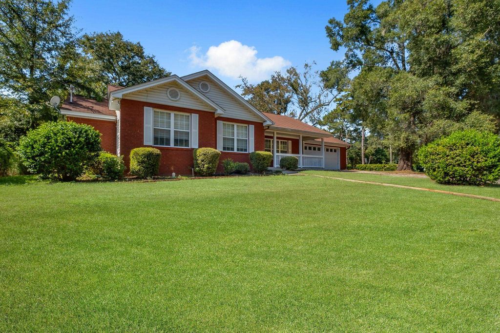 Photo of 2800 Walnut Street, Tallahassee, FL 32305 (MLS # 392688)