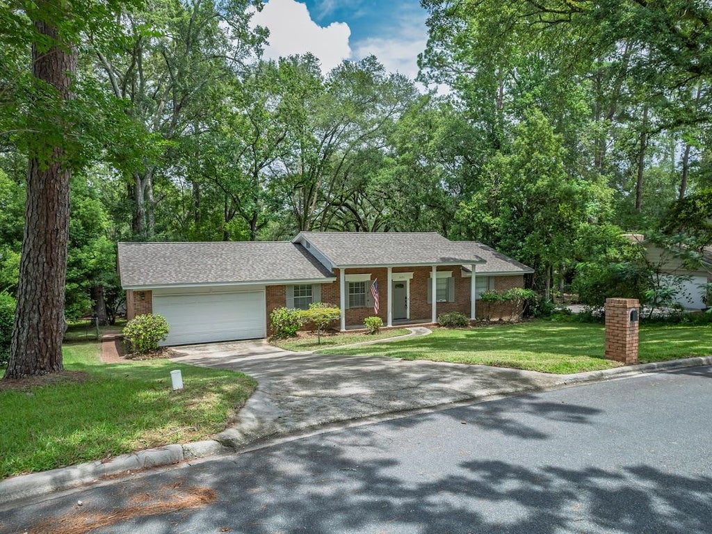 Photo of 1436 Oldfield Drive, Tallahassee, FL 32308 (MLS # 402831)