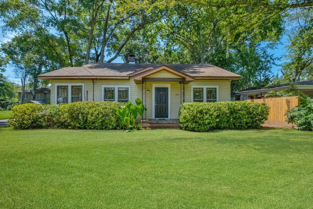 Photo of 1600 Green Street, Tallahassee, FL 32303 (MLS # 390641)