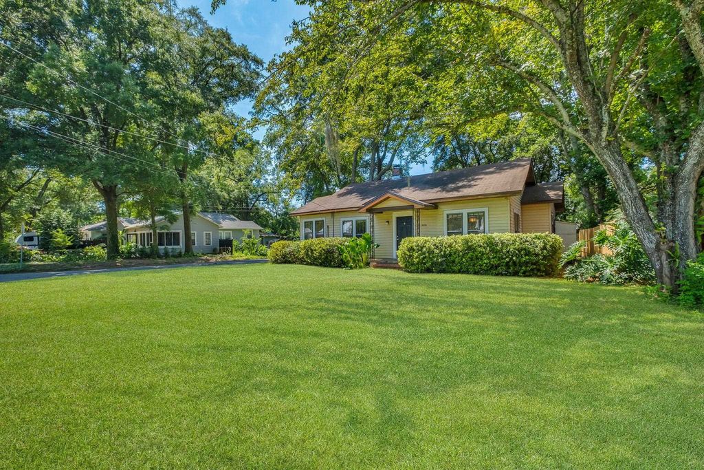 Photo of 1600 Green Street, Tallahassee, FL 32303 (MLS # 390641)