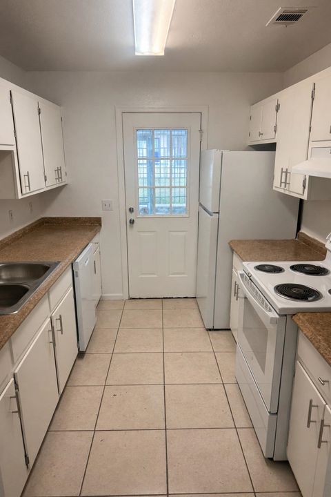 Tiny photo for 2221 S Timberwood Circle, Tallahassee, FL 32304 (MLS # 394744)