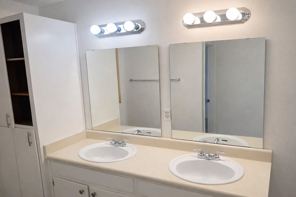 Photo of 2221 S Timberwood Circle, Tallahassee, FL 32304 (MLS # 394744)