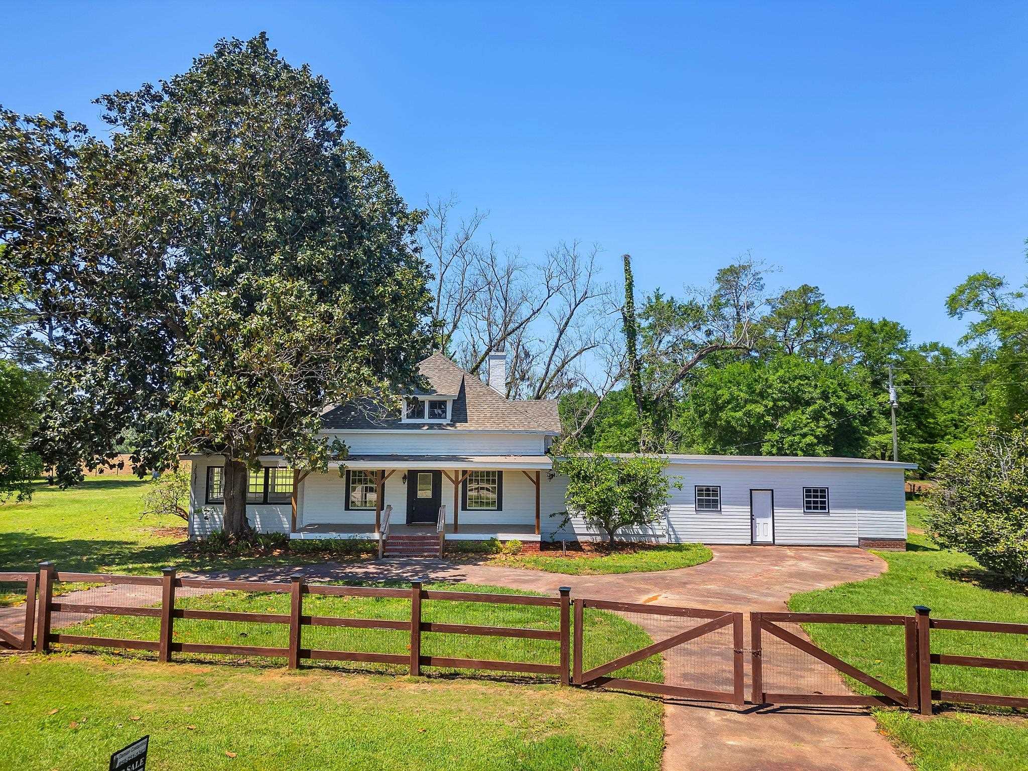1093 Bassett Road
