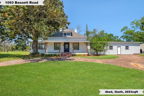 1093 Bassett Road, Quincy, FL 32351 - MLS#: 384374