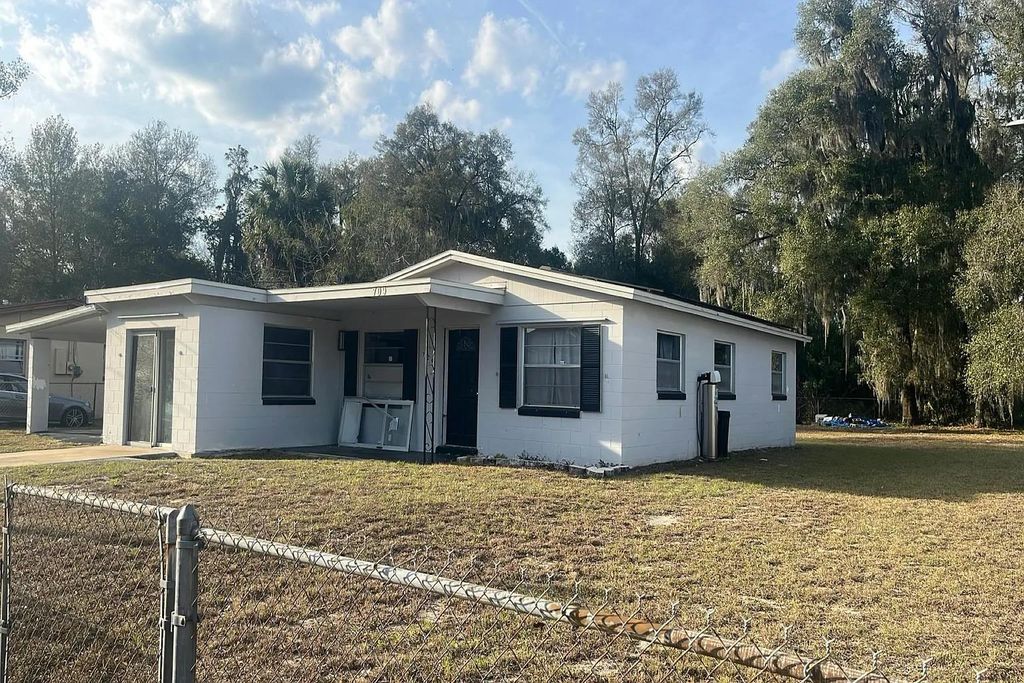 Photo of 709 W Mansfield Street, Other Florida, FL 32720 (MLS # 397630)