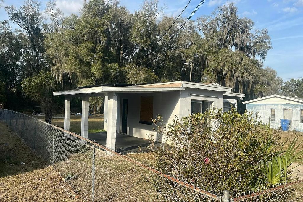 Photo of 709 W Mansfield Street, Other Florida, FL 32720 (MLS # 397630)